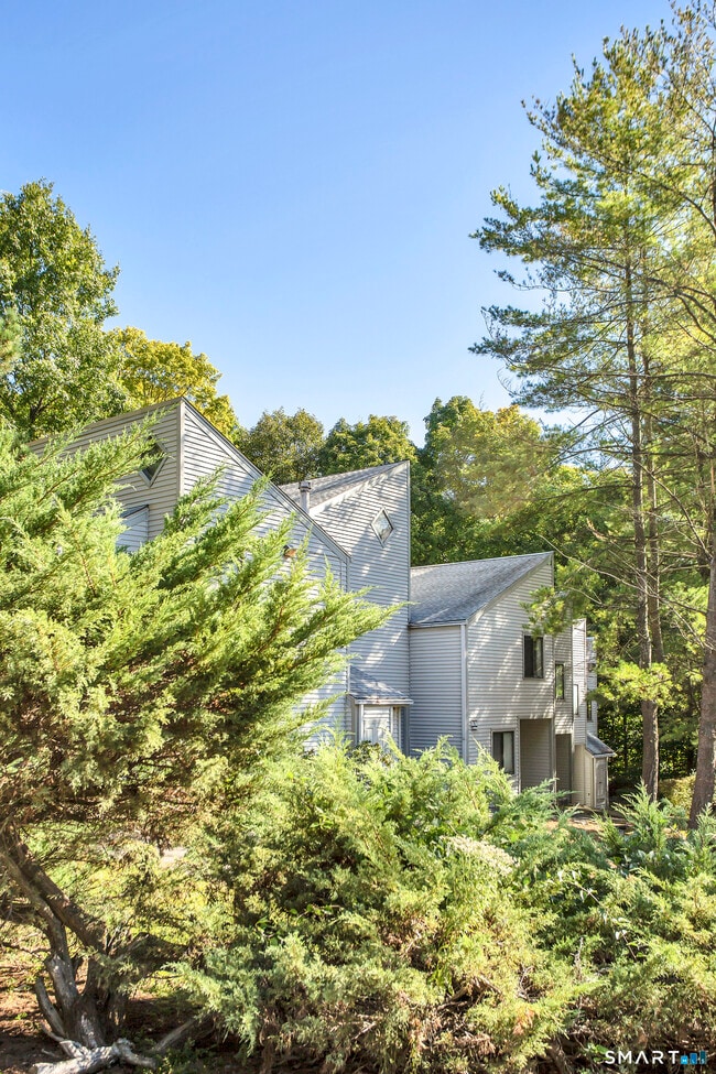 Building Photo - 9 Talcott Forest Rd