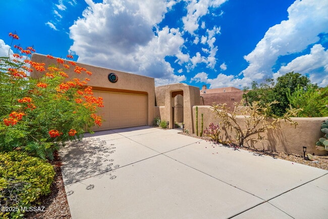 Building Photo - 9020 N Jessy Ln