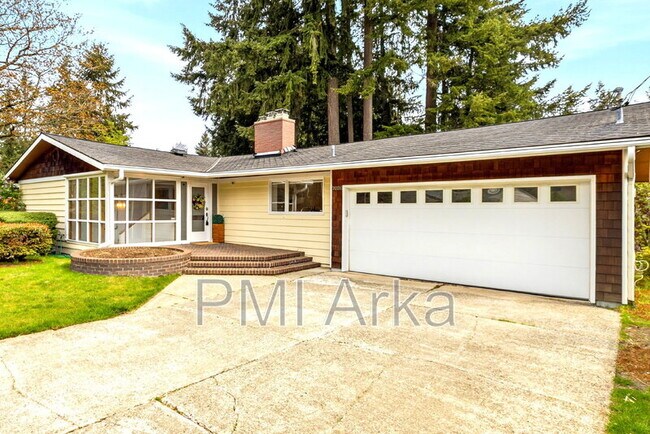Building Photo - 7020 137th Ave NE