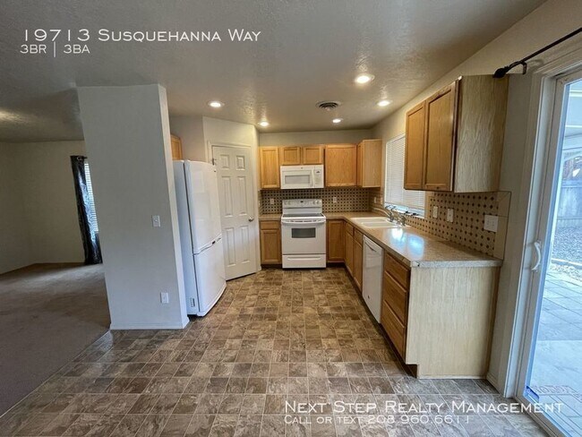 Building Photo - 3 Bed 2.5 Bath Home