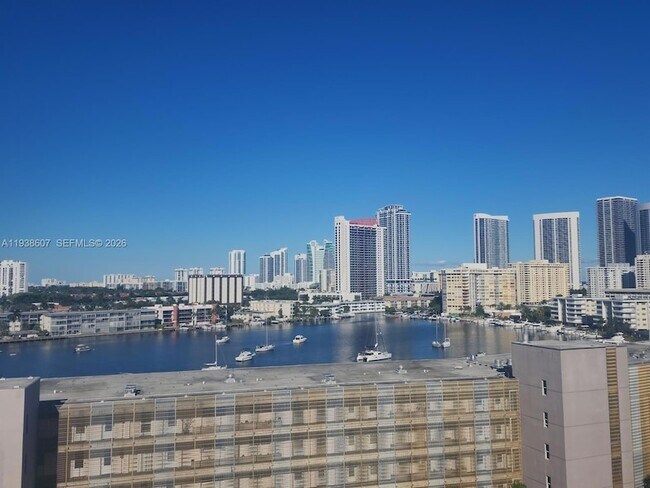 Building Photo - 401 Golden Isles Dr