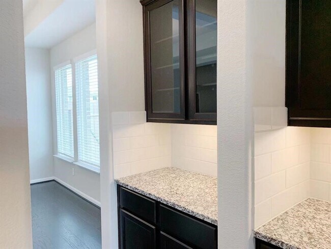 Building Photo - 29026 Endeavor River Rd