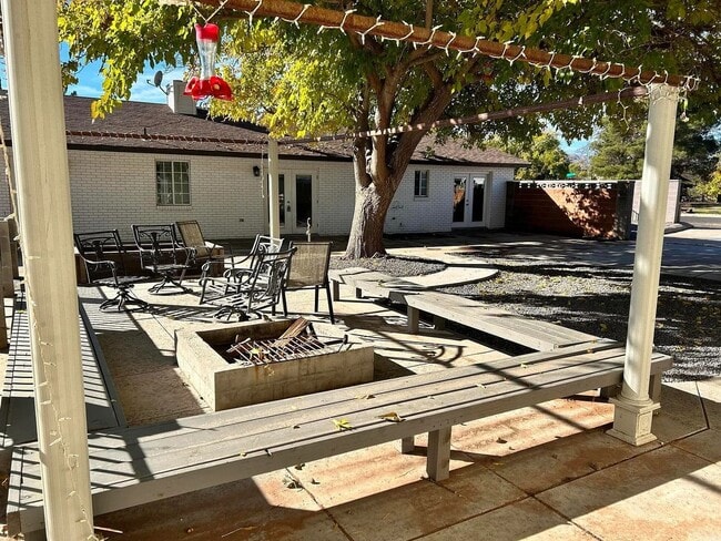 Building Photo - Gorgeous Santa Clara Home with Stunning Ki...