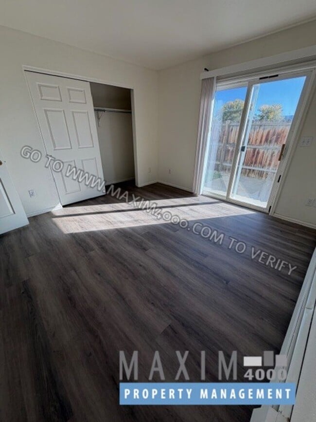 Building Photo - 483 David Ct