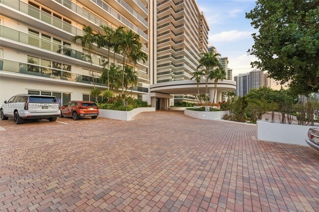 Building Photo - 3500 Galt Ocean Dr
