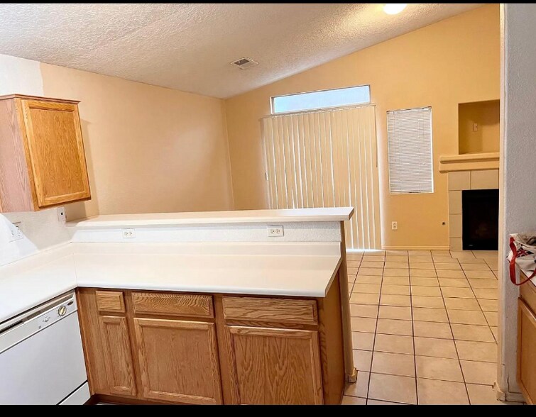 Building Photo - 4761 Jessica Dr NE