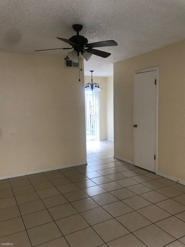 Building Photo - 1 br, 1.5 bath Townhome - 2917 Harvey St a...