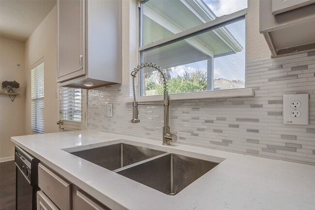 Building Photo - 25311 Sierra Woods Ln