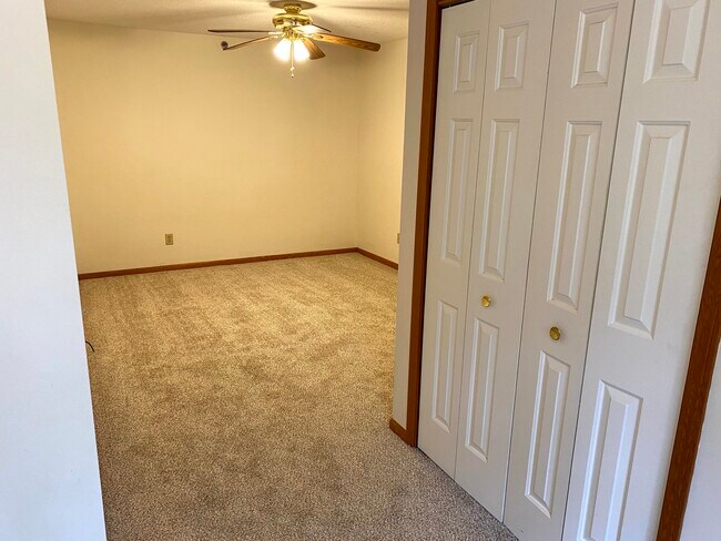 Building Photo - 3804 Creek Hill Dr