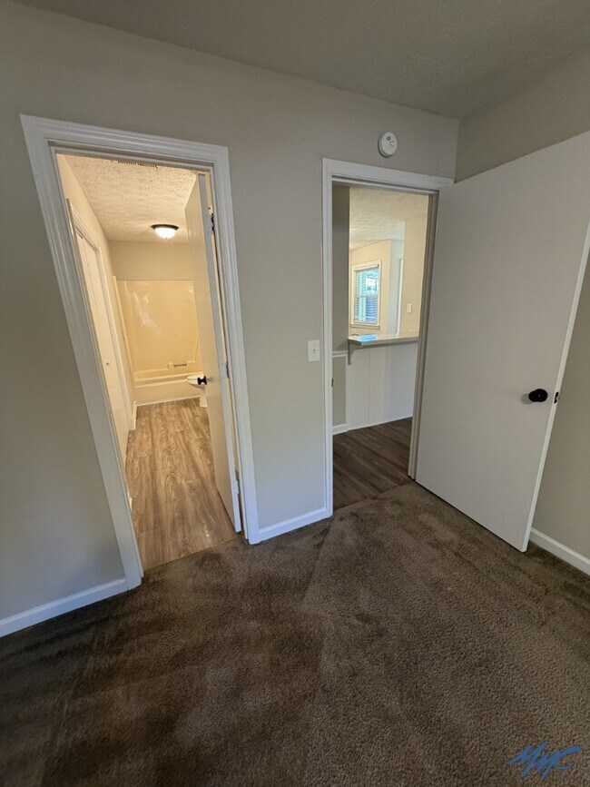 Building Photo - 1248 Hamilton Dr
