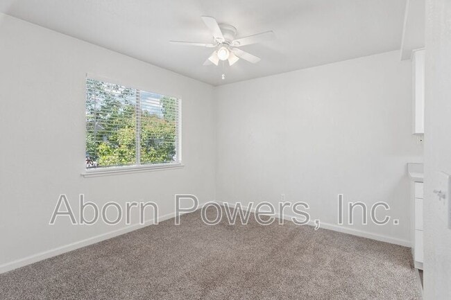 Building Photo - 2529 Greenwood Ln