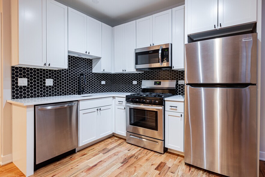 Building Photo - 655 W Wrightwood Ave