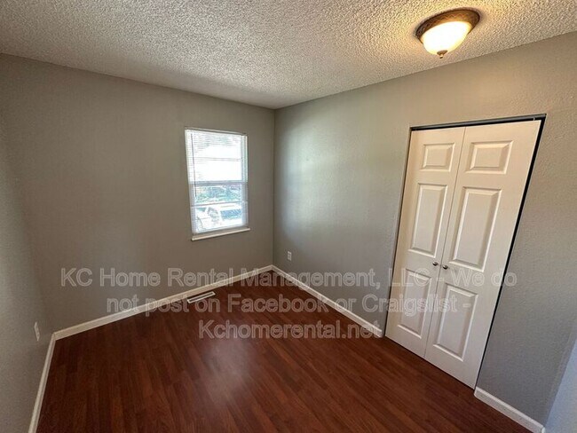 Building Photo - 1201 Golfview Dr