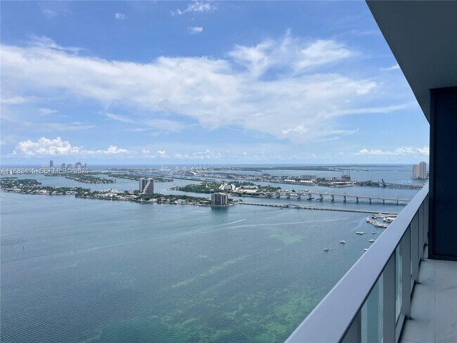 Building Photo - 700 NE 24th St