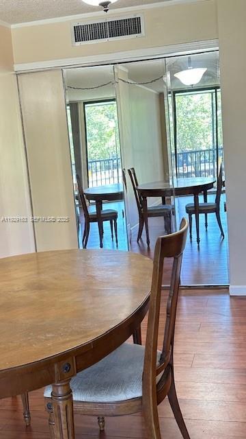 Building Photo - 3401 N Country Club Dr