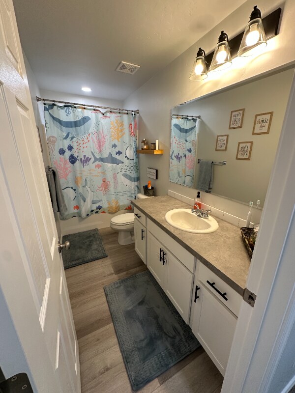 Building Photo - 1860 SW Sharpshinned Ave