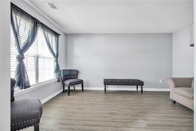 Building Photo - 4240 N Braves Cir