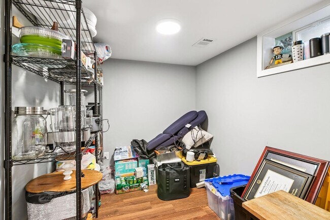 Building Photo - 3040 Hampshire Ave S