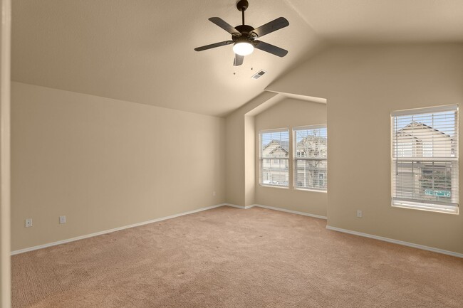 Building Photo - Kelly Creek 3 Bedroom Townhome