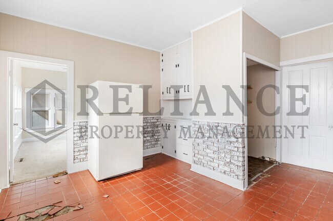 Building Photo - 221 S Glenn St