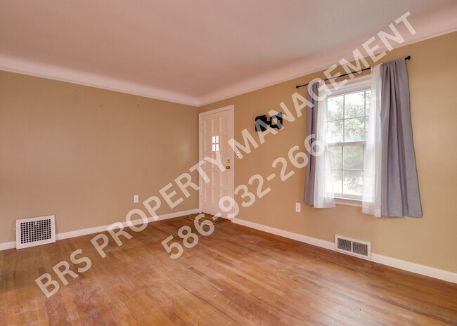 Building Photo - Cozy 3bd, 1ba in Mt. Clemens