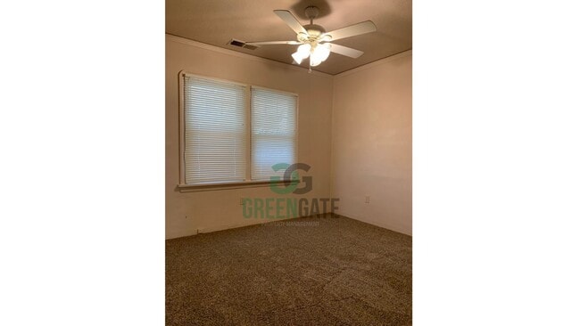 Building Photo - Charming 2 Bedroom Home Available Near Dow...