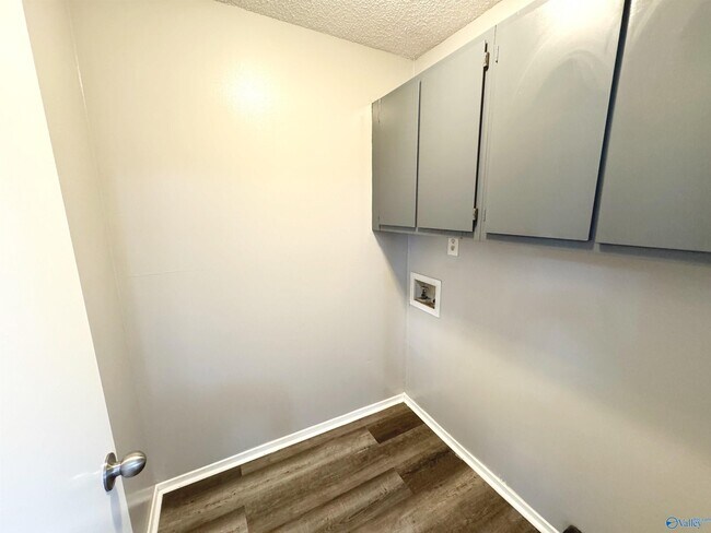 Building Photo - 102 Jodi Dr