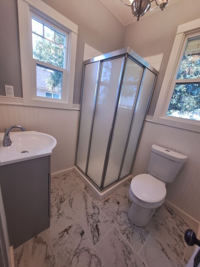 Building Photo - MUST SEE 1+ BEDROOM 1 BATH REMODLED