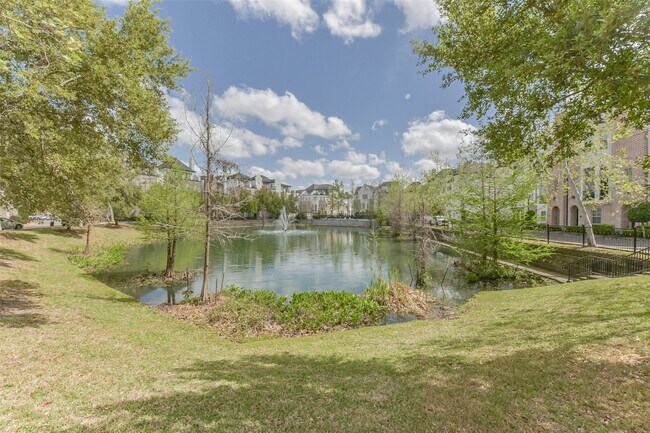 Building Photo - 9450 London Bridge Station