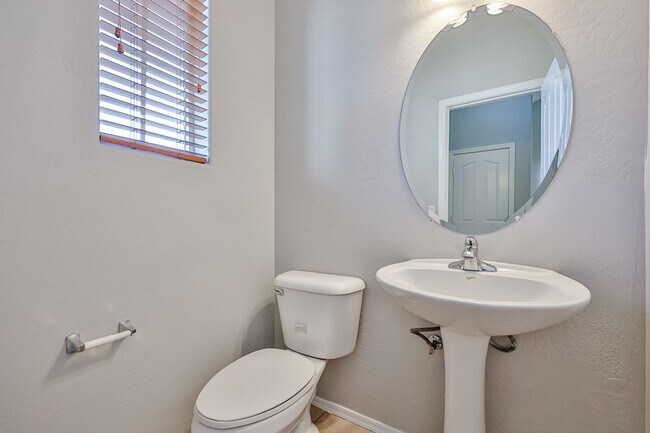 Building Photo - COMING SOON!! 3 bed 2.5 bath in most preferred Phoenix area