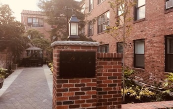 Building Photo - 421 Summit Ave E