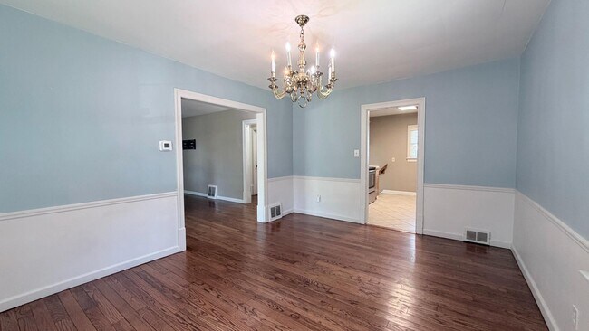 Building Photo - 555 S Ruston Ave