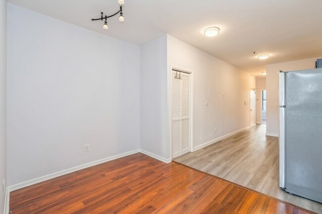 Building Photo - 817 Park Ave