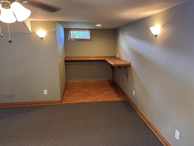 Building Photo - 1N479 Schrader Rd