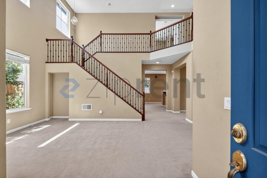 Building Photo - Unit