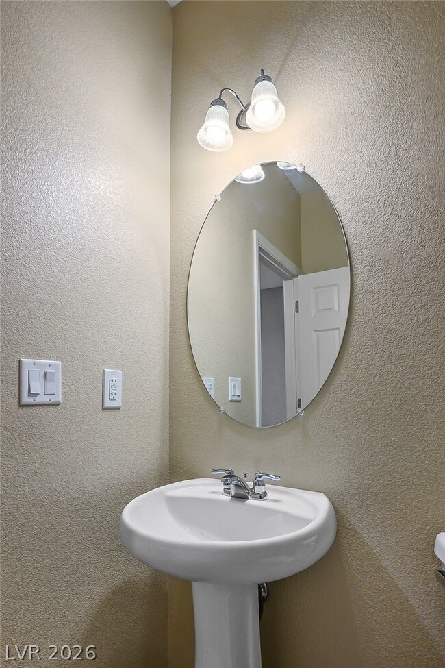 Building Photo - 10360 Sipple St