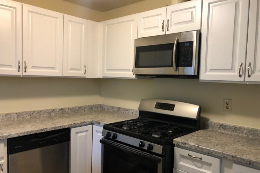 Building Photo - 200 W Chestnut St