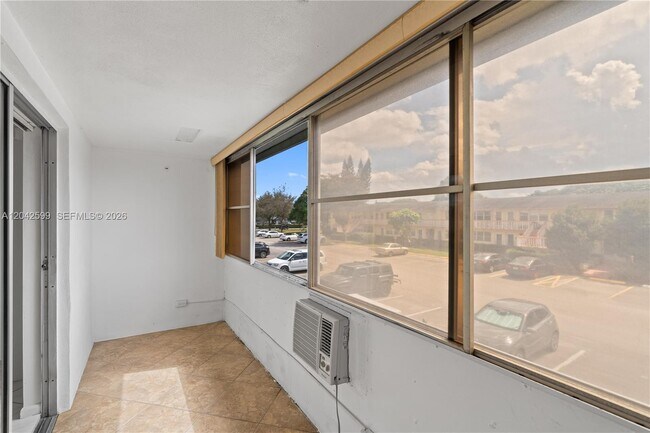 Building Photo - 237 Camden J