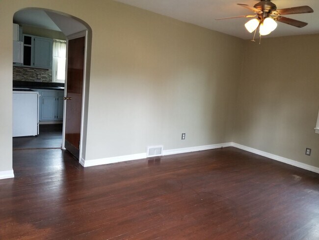 Building Photo - House East of Waynesboro