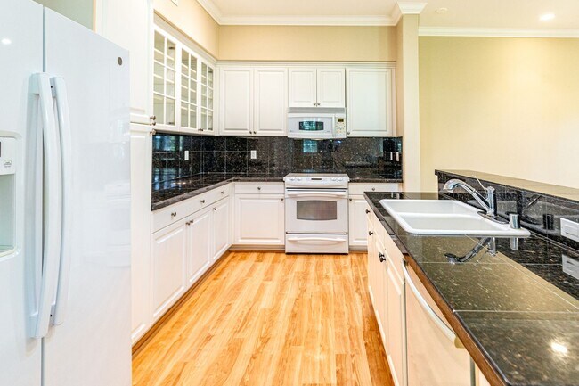 Building Photo - Ko Olina Resort Living - Unfurnished Coconut Plantation "Palm" Townhome