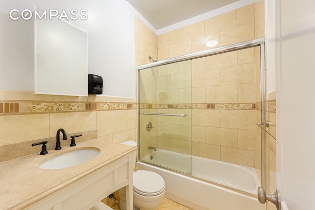 Building Photo - 37-15 Broadway