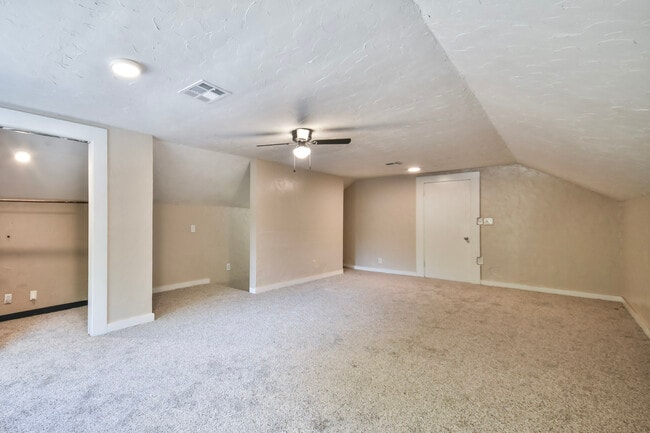 Building Photo - 1001 W Hackberry Ave