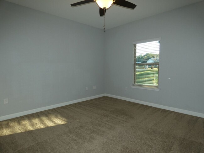 Building Photo - Spacious 3-Bedroom Home - Half Acre Lot