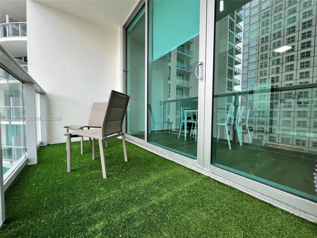 Building Photo - 300 S Biscayne Blvd