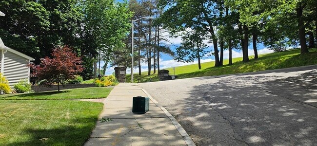 Building Photo - 109 Green Hill Pkwy