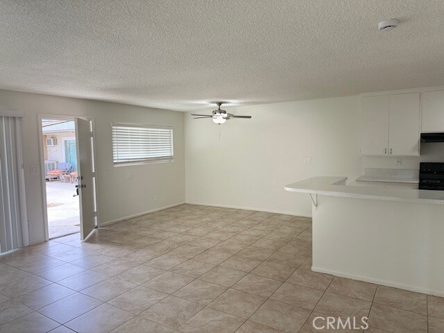 Building Photo - 685 E Vista Chino