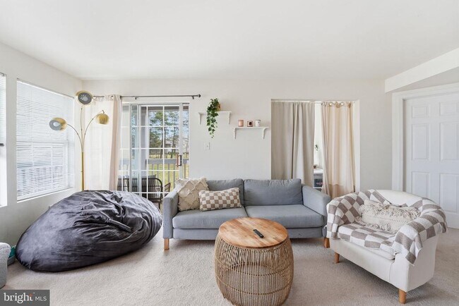 Building Photo - 8103 Lacy Dr