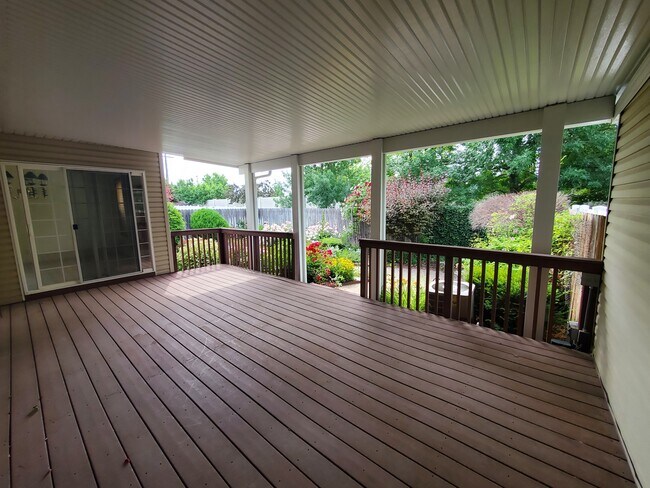 Building Photo - 920 Summerset Ct