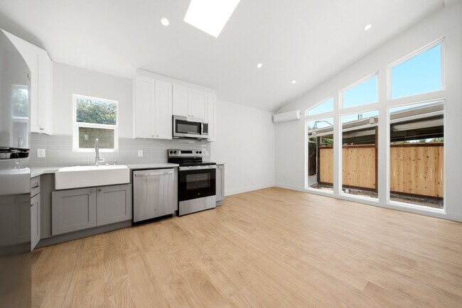 Building Photo - 7714 Alton Dr