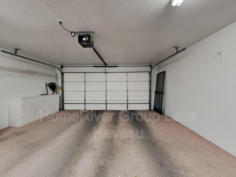 Building Photo - 3060 Ironwood Dr